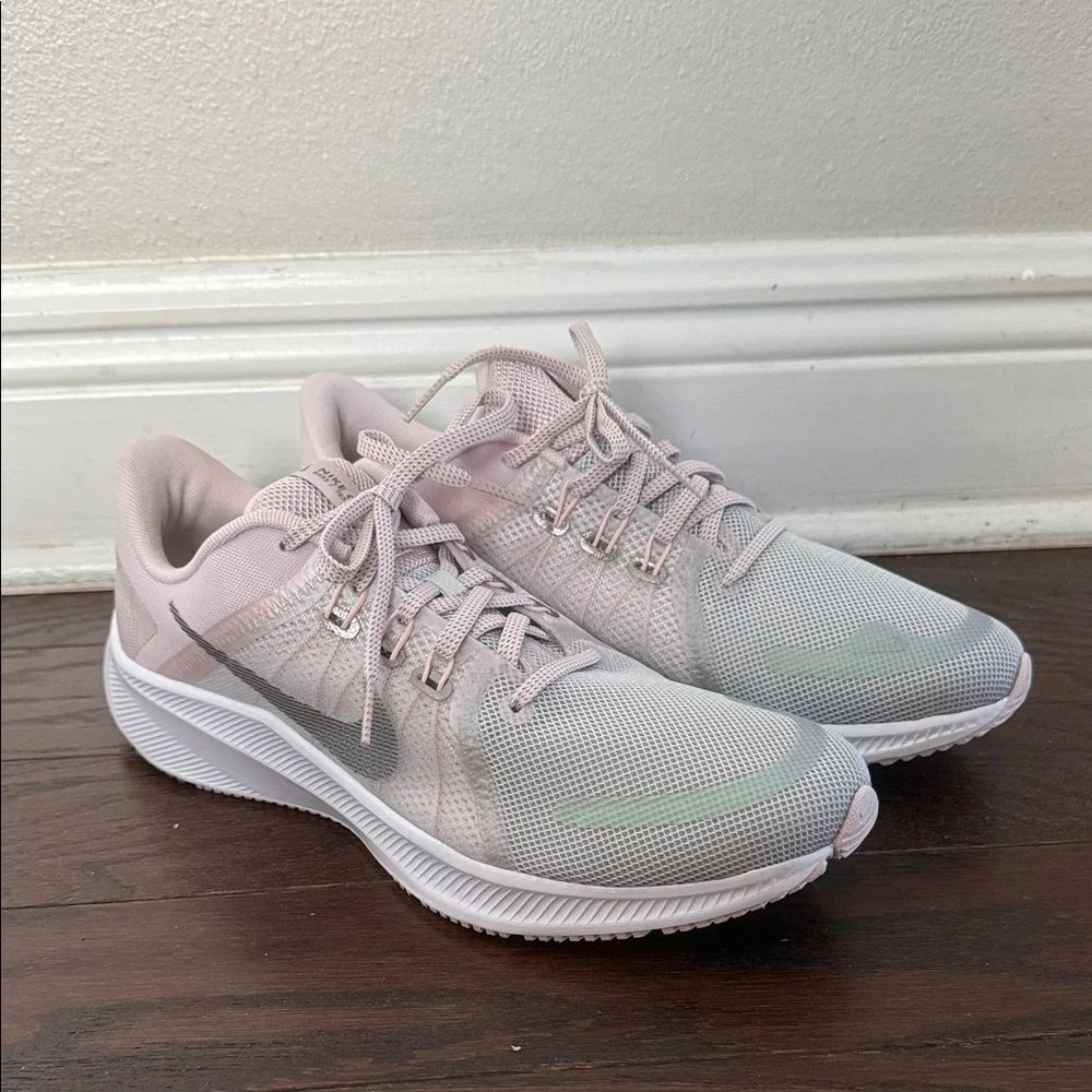 NWOB Nike Quest Pink and Gray Running Shoes Size 10